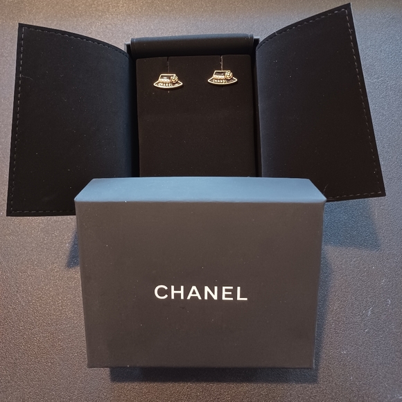 Chanel Vintage Goldtone Gold Earrings Black Enamel & Glass Pearls - Picture 3 of 15